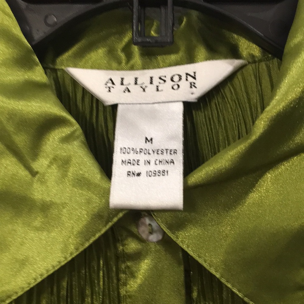 Allison Taylor Green blouse. - Picture 3 of 9
